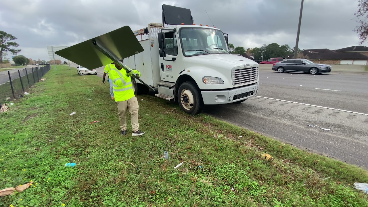 DOTD On-site - No Litter Signs Installed in New Orleans East