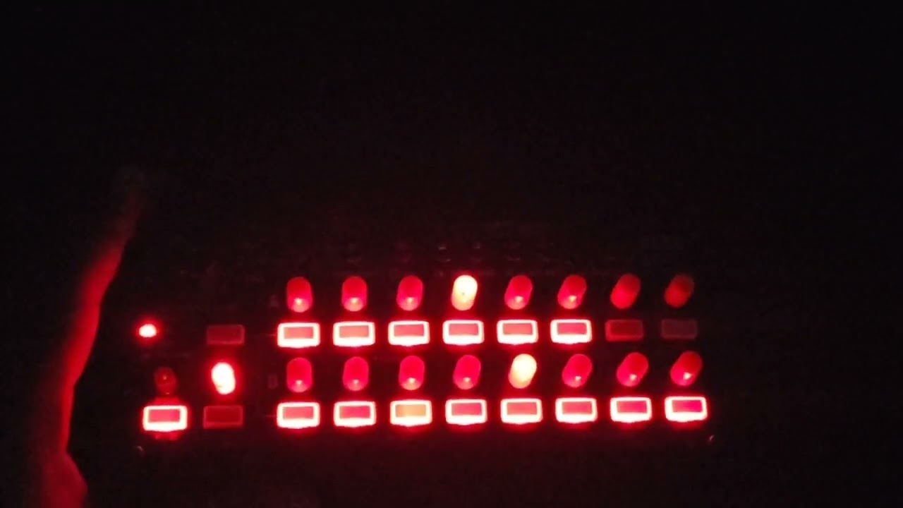Play your Sequencer DON'T program it! Korg SQ1 review, the most playable sequencer