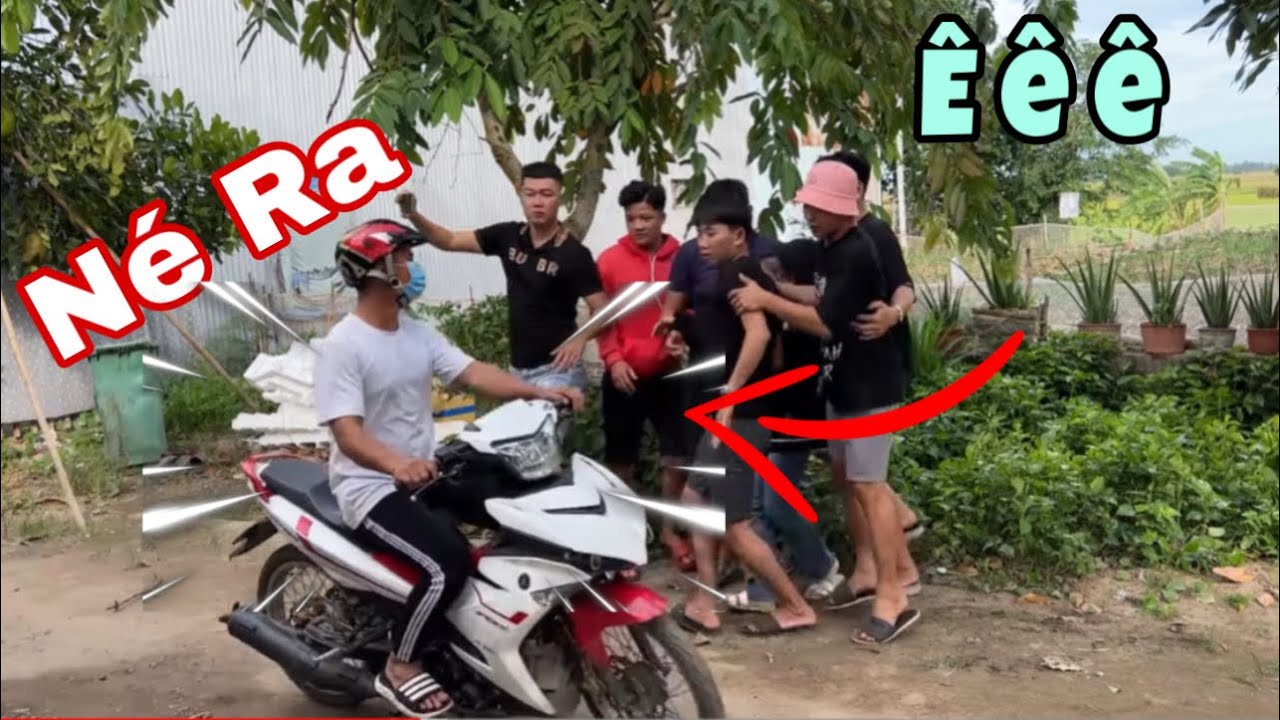 Phản Ứng Của Team Khi Đang Quay Có Thằng Chạy Ngang Nẹt Pô