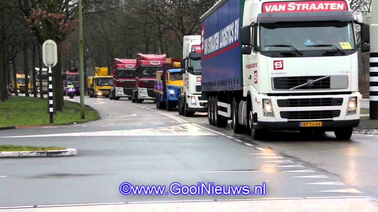 Prio 1 Politie begeleiding + 65 Vrachtwagens voor Gooische Karavaan door Huizen