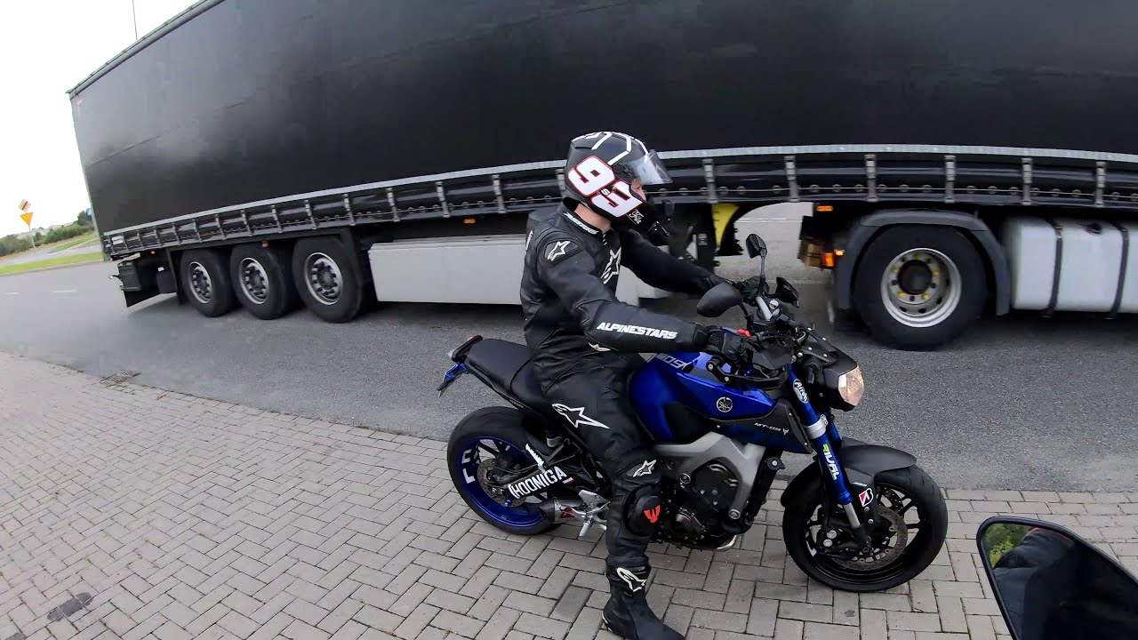 nauka jazdy na jednym kole z BRIX'em MT09 wheelie