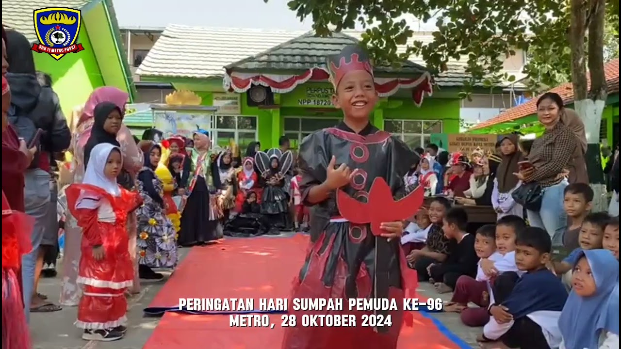 Fashion Show pakaian dari barang bekas