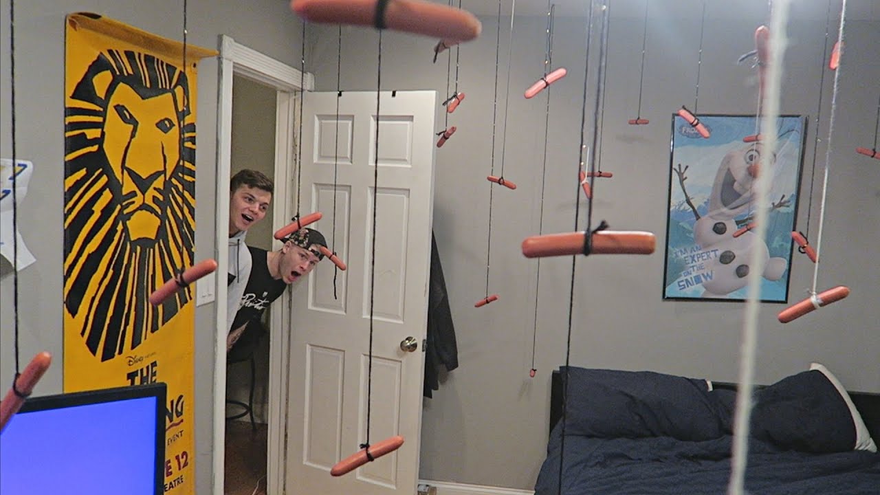 HOTDOG MISTLETOE PRANK