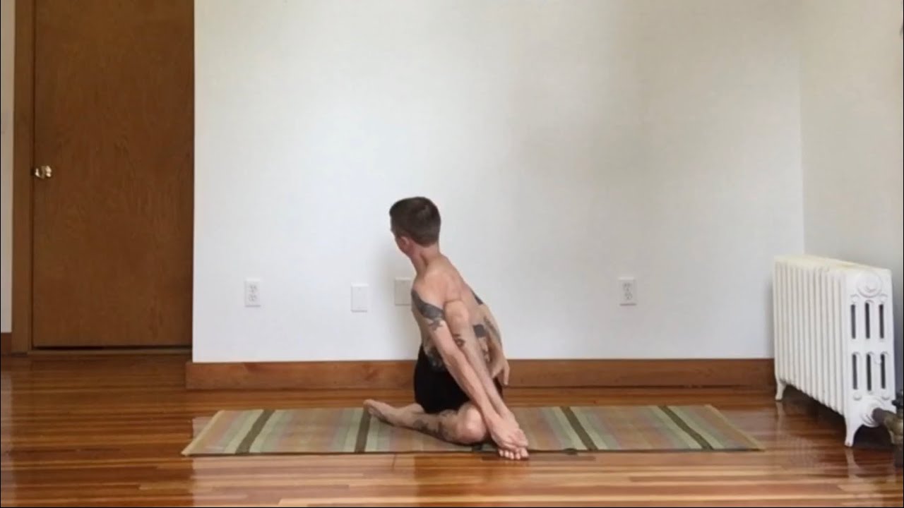 Ardha Matsyendrāsana I - Half Matsyendra&rsquo;s Pose (Ashtanga Variation)