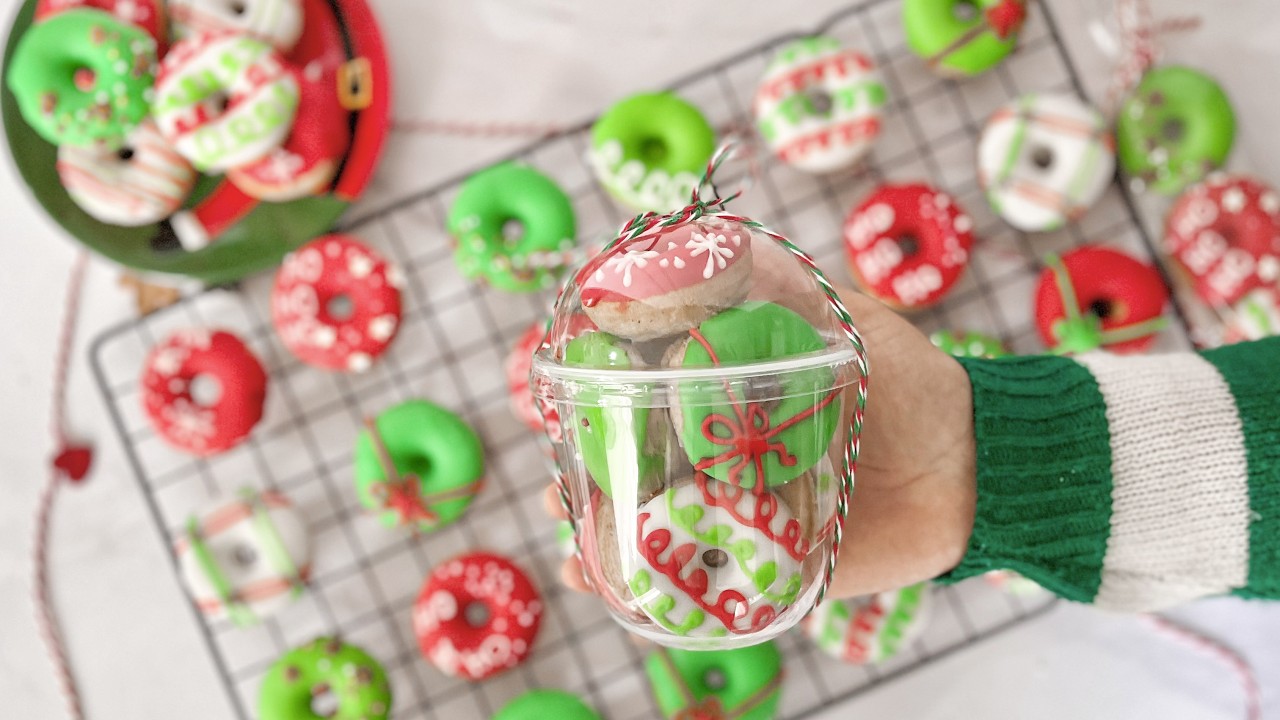 Мини-РОЖДЕСТВЕНСКИЕ ПОНЧИКИ Удивите всех! 🍩 Лучший рецепт пончиков в МАШИНЕ ДЛЯ ПРОДАЖИ на Рождество