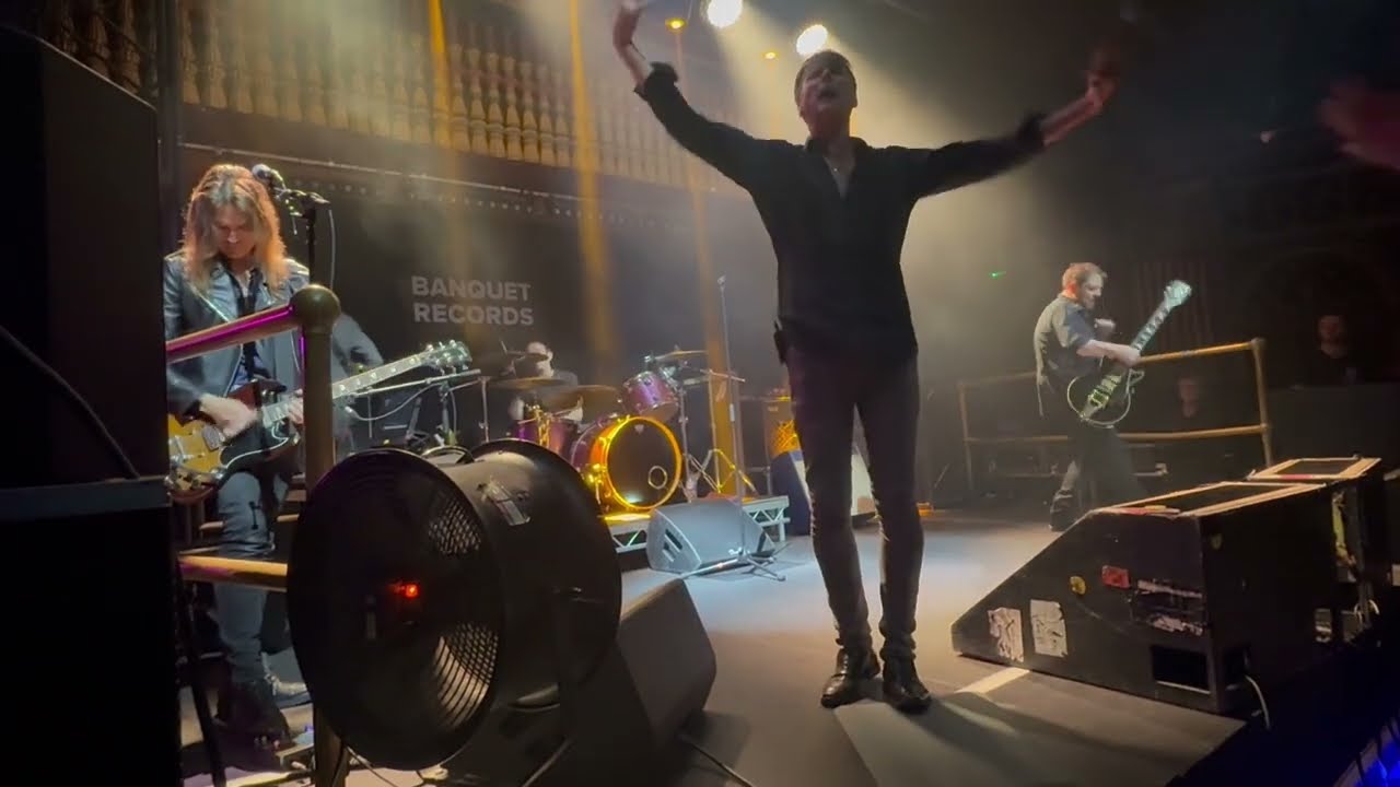 Suede - Outsiders (live) - Circuit / Banquet Records - Kingston, 9 Sept 2025