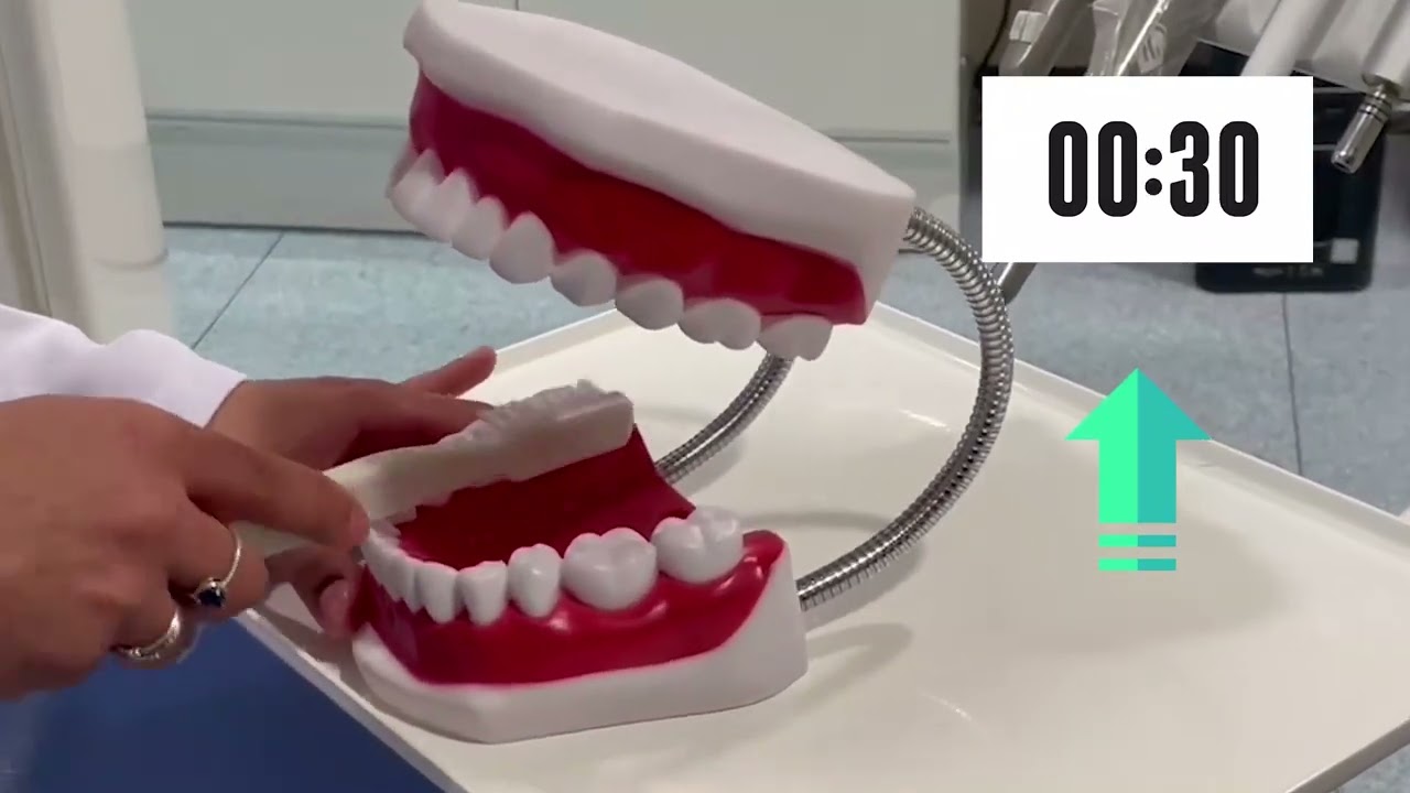 Come spazzolare i denti con lo spazzolino manuale