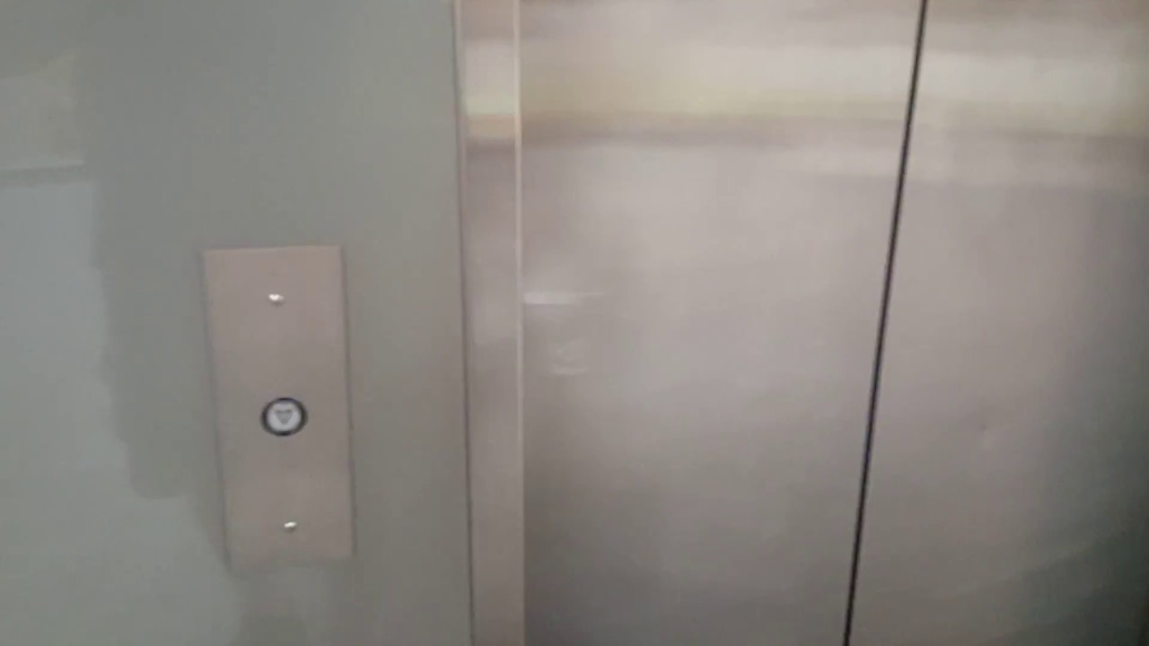 Montgomery Elevator - Main Elevator @ Westfield Trumbull - Trumbull, CT