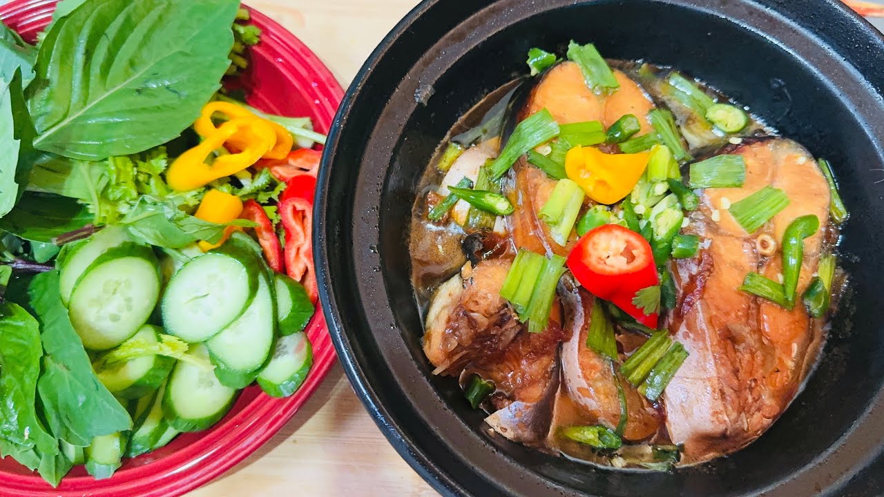 Cá hú kho ăn với rau sống ngon nhứt nách mời cả nhà ăn chung