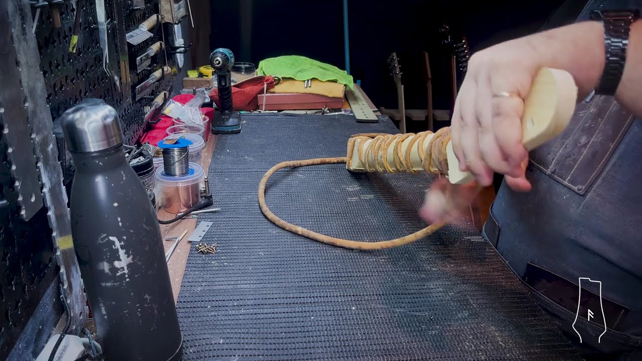 Processo Completo: Como eu Fa&ccedil;o um Bra&ccedil;o de Guitarra | Luthieria