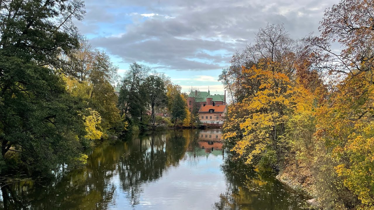 Sweden Walks: Nyk&ouml;ping river. Charming small town walk with autumn colors and a bit of rain