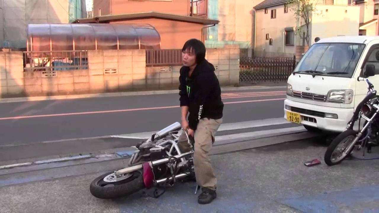 教習所で役立てほしい動画：倒れたバイクの起こし方