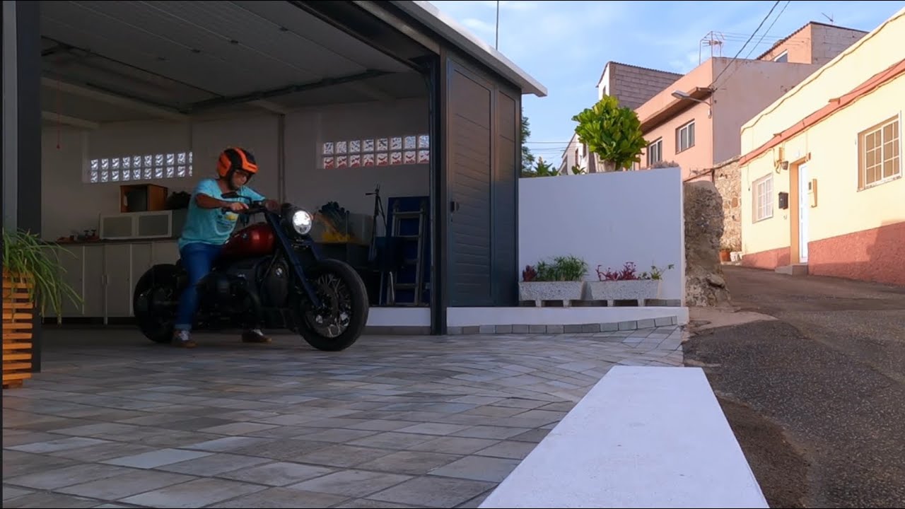 Roadtrip BMW R18 , Beach,Palms and a Good Feeling!