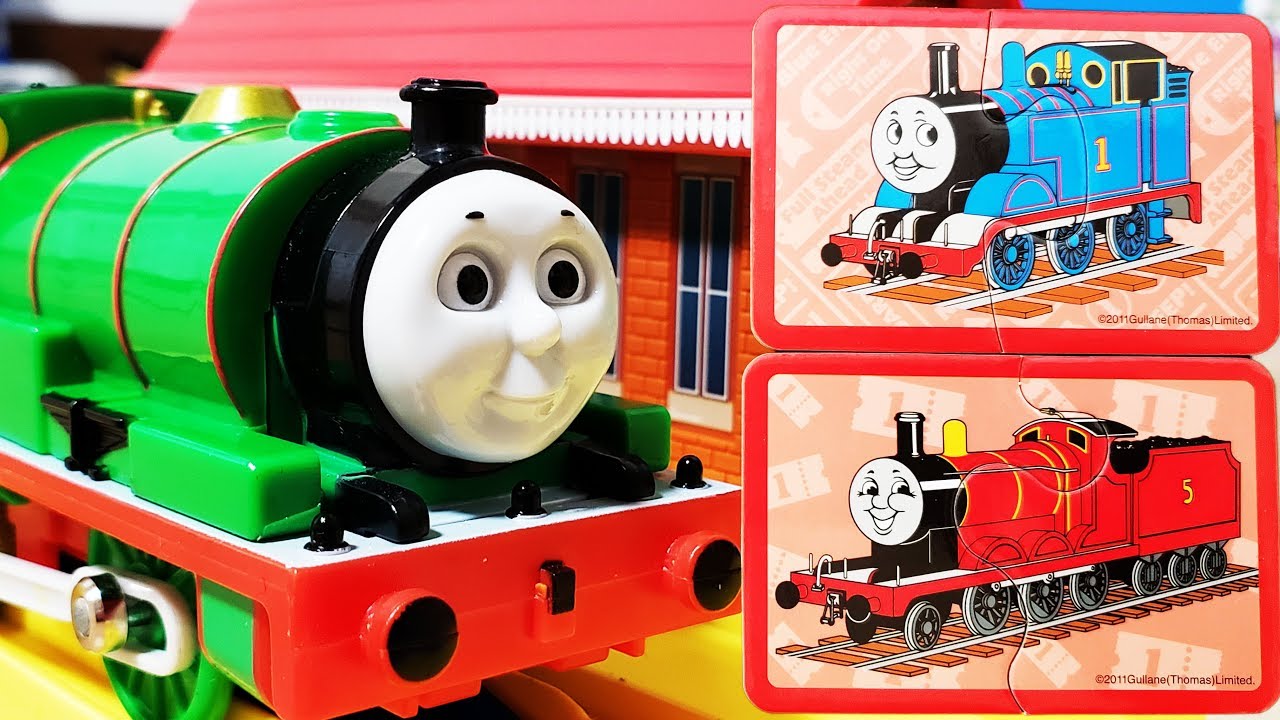 きかんしゃトーマス プラレール カードで絵合わせパズル遊び パーシーやゴードン、流線形トーマスがパズルをチェック マロン駅を出たゴードンがトンネルや曲線踏切を通過 hifumitoy