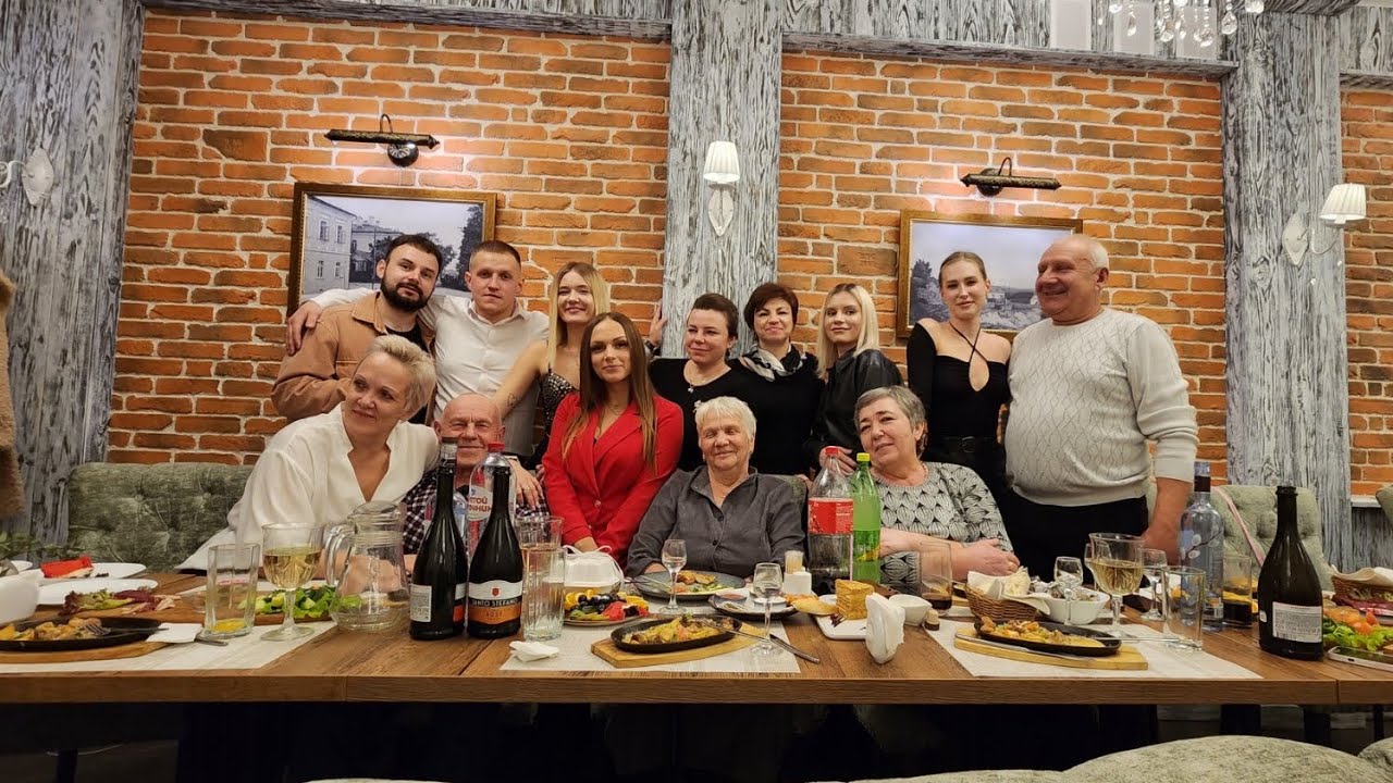 На день рождения, по ночному городу.