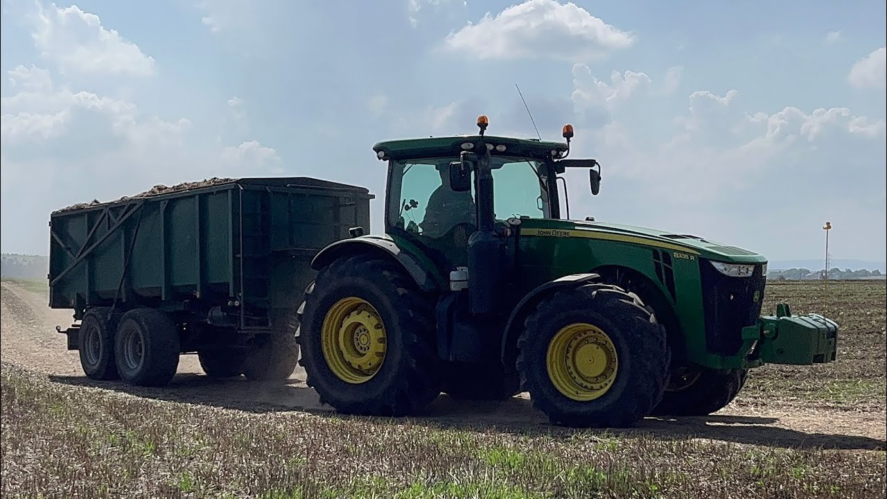 Vyvážení hnoje s John Deere 8r a 6m (4k)