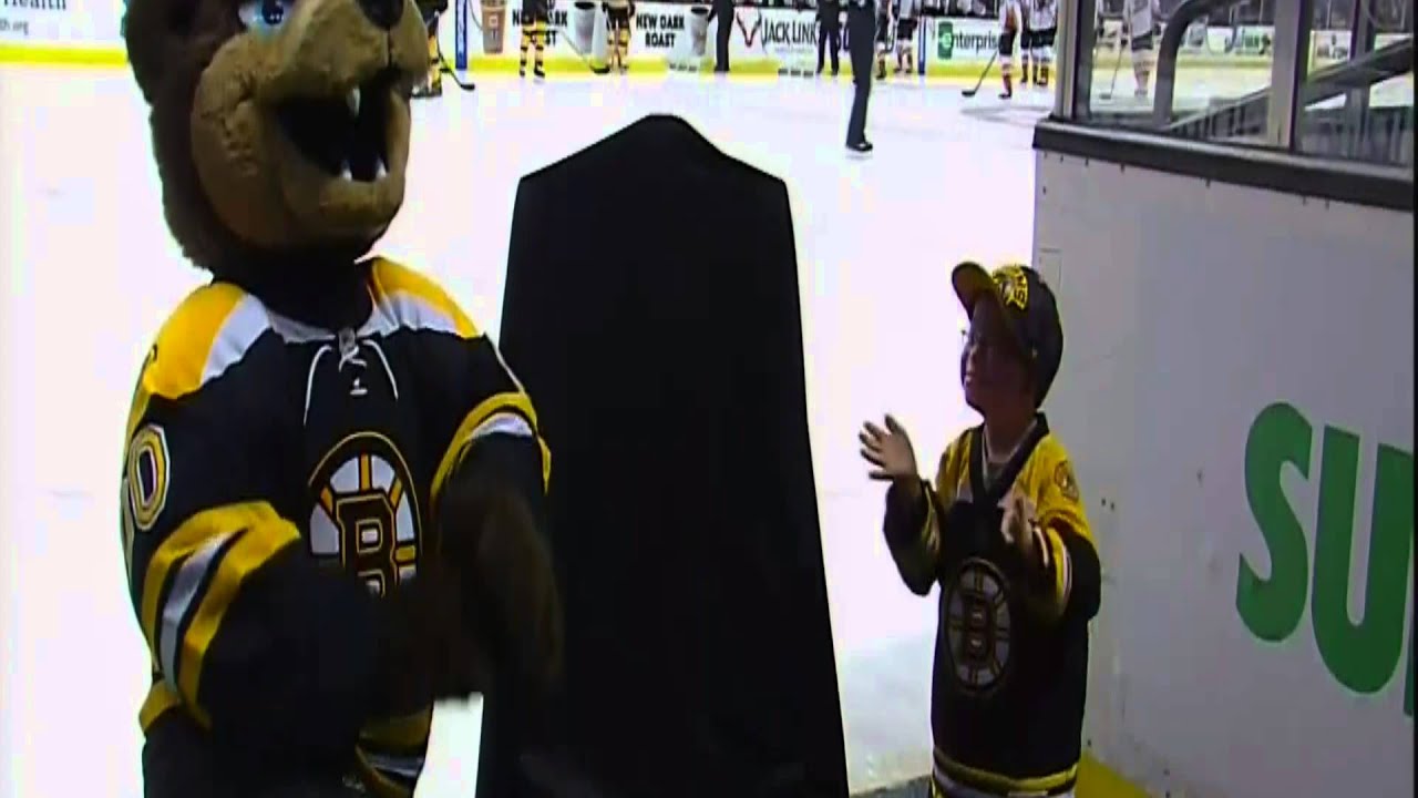 Boston Bruins / Upper Deck surprise Liam Fitzgerald with his own hockey card!