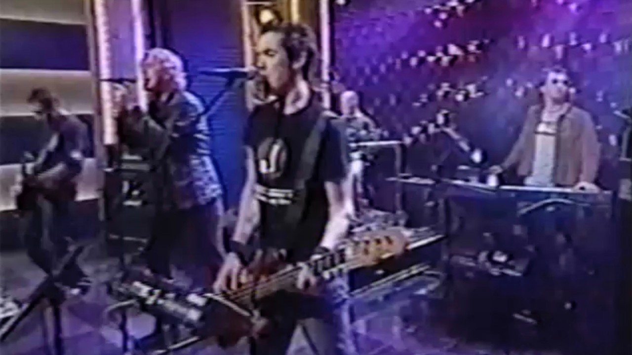 Rubyhorse perform "Sparkle" on "Late Night with Conan O'Brien"