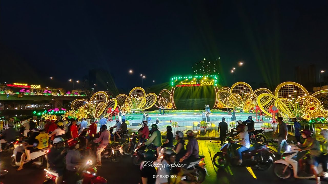 CHỢ HOA LUNG LINH ÁNH ĐÈN NGƯỜI NGƯỜI VUI XUÂN 😊😊