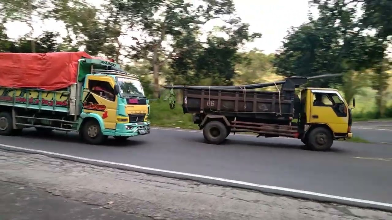 Memantau Truck muatan bersaing gas pool ngeblong ditikungan tajam lahor k.kates