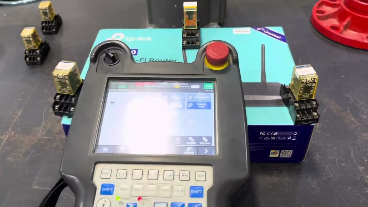 Fundamentos Fanuc l Lección #1: Moviendo un brazo robótico de 6 ejes