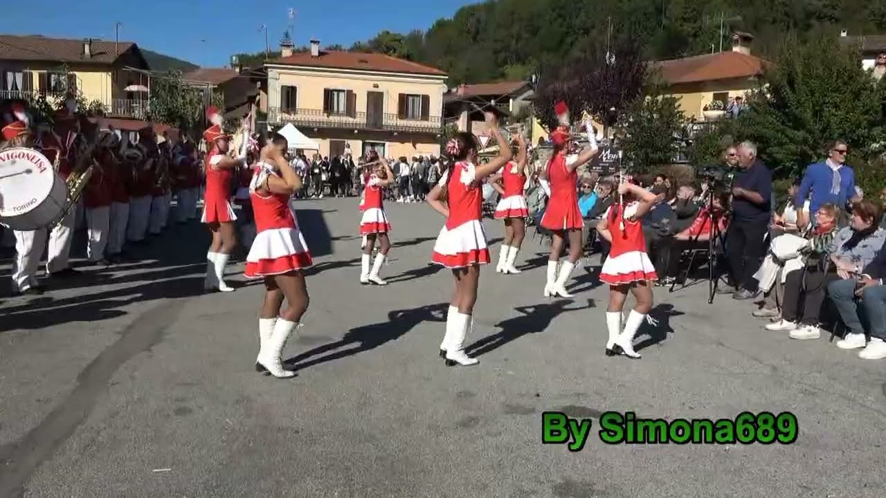 Majorettes e Banda di Vigone, arrivo ed esibizione, Rossana, Sagra Castagna