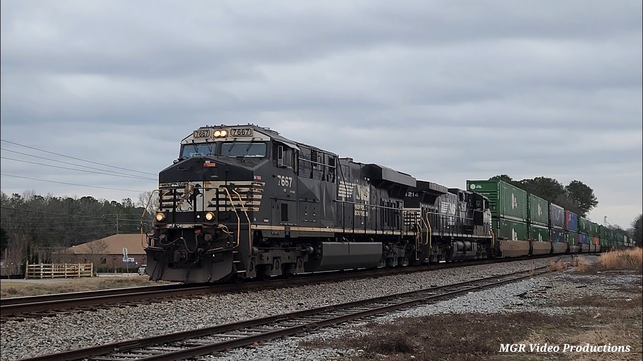 1-24-2026: NS ES44DC 7667 & NS AC44C6M 4214 Lead NS 24A Thru Bonaire, GA