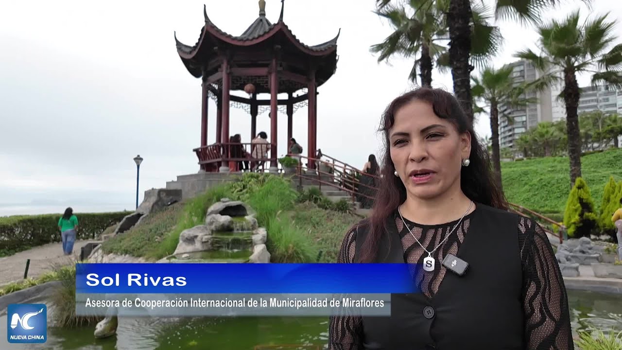Peruanos disfrutan verano austral visitando emblemático Parque Chino de Lima