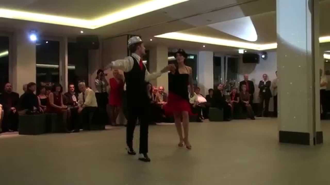 Hendrik und Corinna in ihrem Latein-Element zur Eröffnung der Tanzschule Oliver & Tina