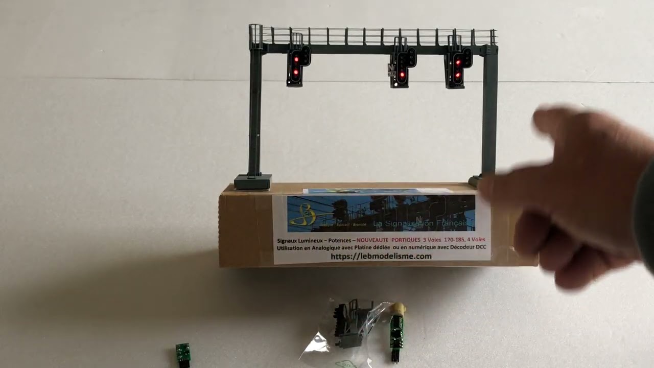 Le Portique HO avec nacelles Leb Modélisme