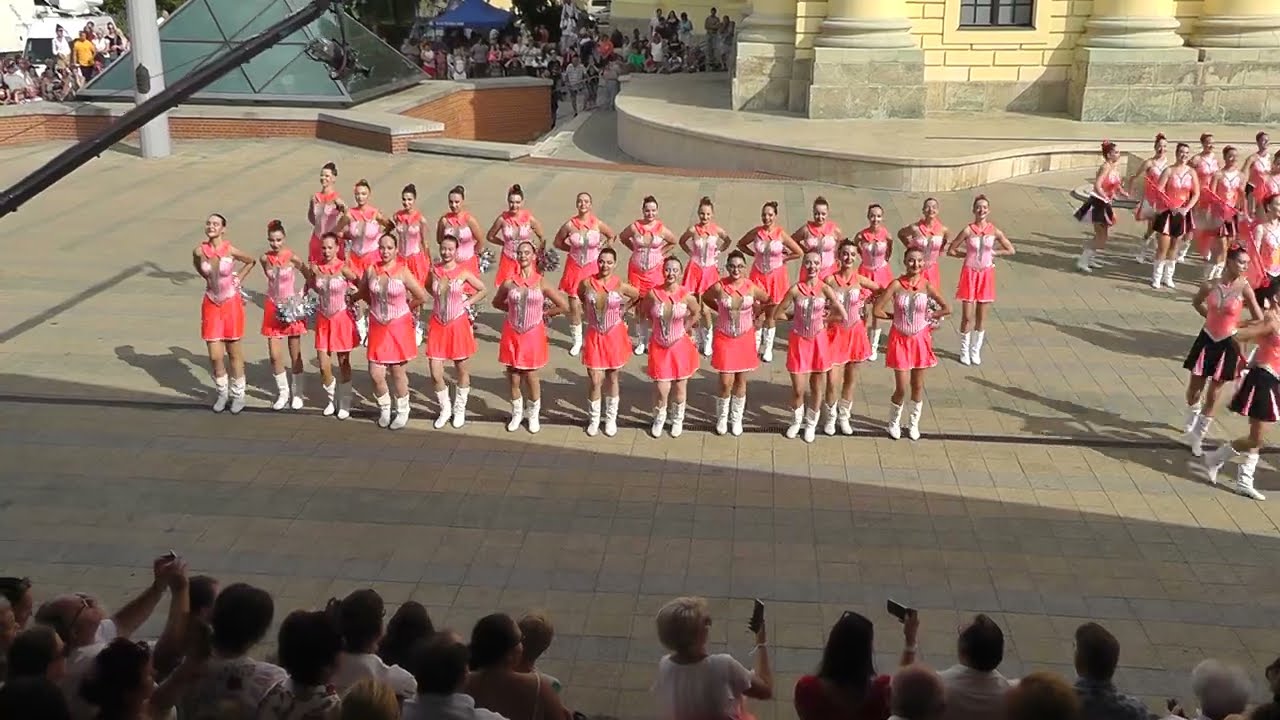 Virágkarnevál 2022 DME - Carneval de Paris (Csillag-Gesztenye-Viola-Kristályvirág) 2