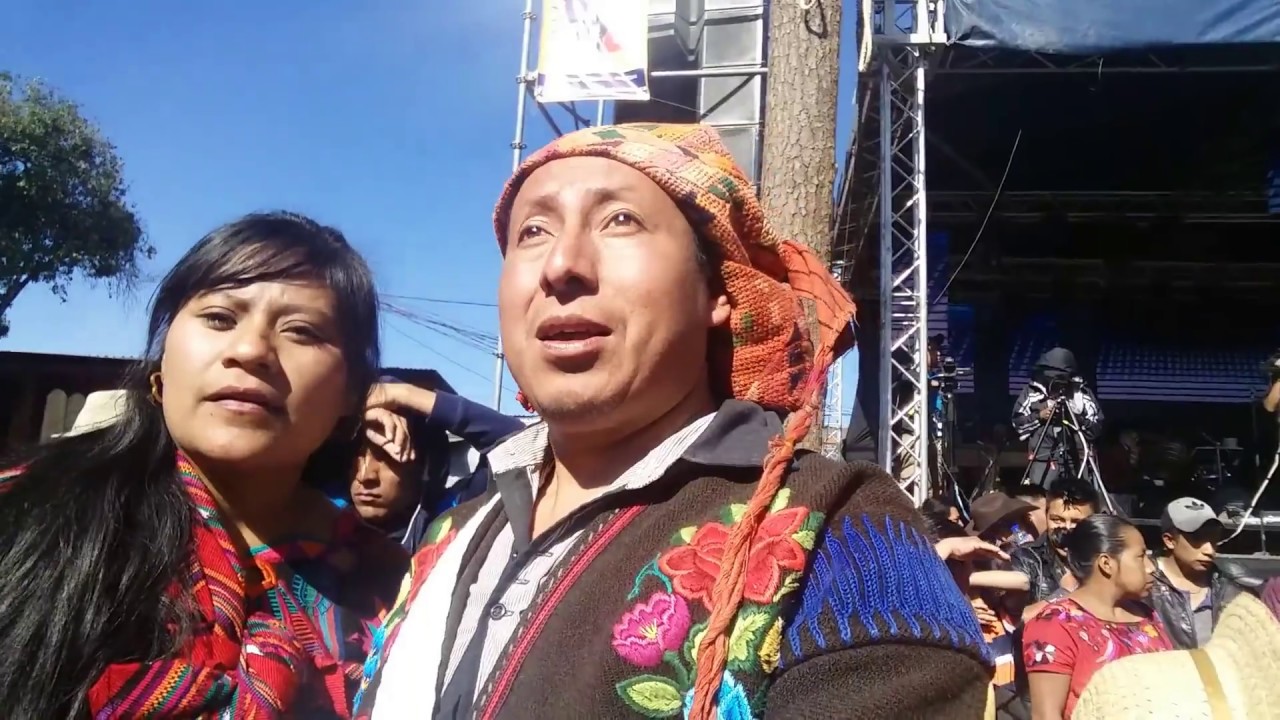 Tomasita y Pedrito en la Feria de Chichicastenango