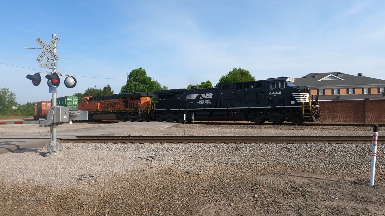 S01E104 NS 4444 and the Western Visitor (Norfolk Southern, BNSF,  Intermodal, Manifest, Graffiti)