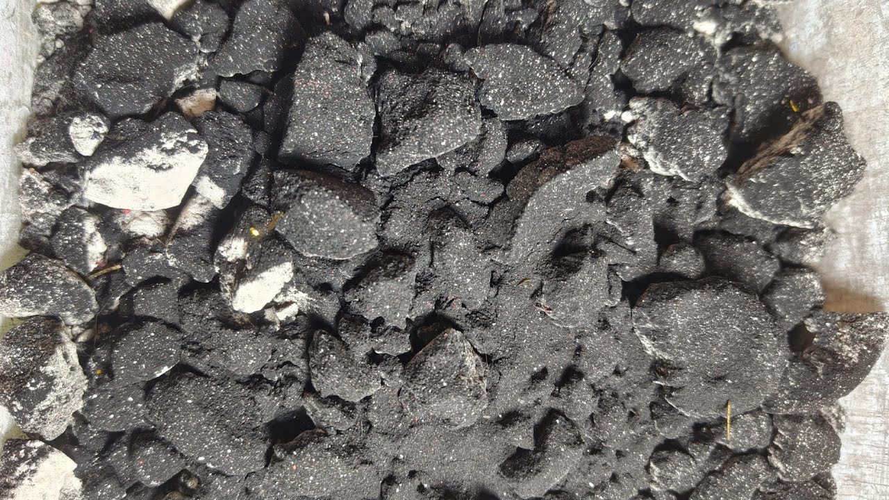 charcoal chunks satisfying Amar chalk crush #gymchalk #crumbleart #charcoal #asmrsounds #homemade
