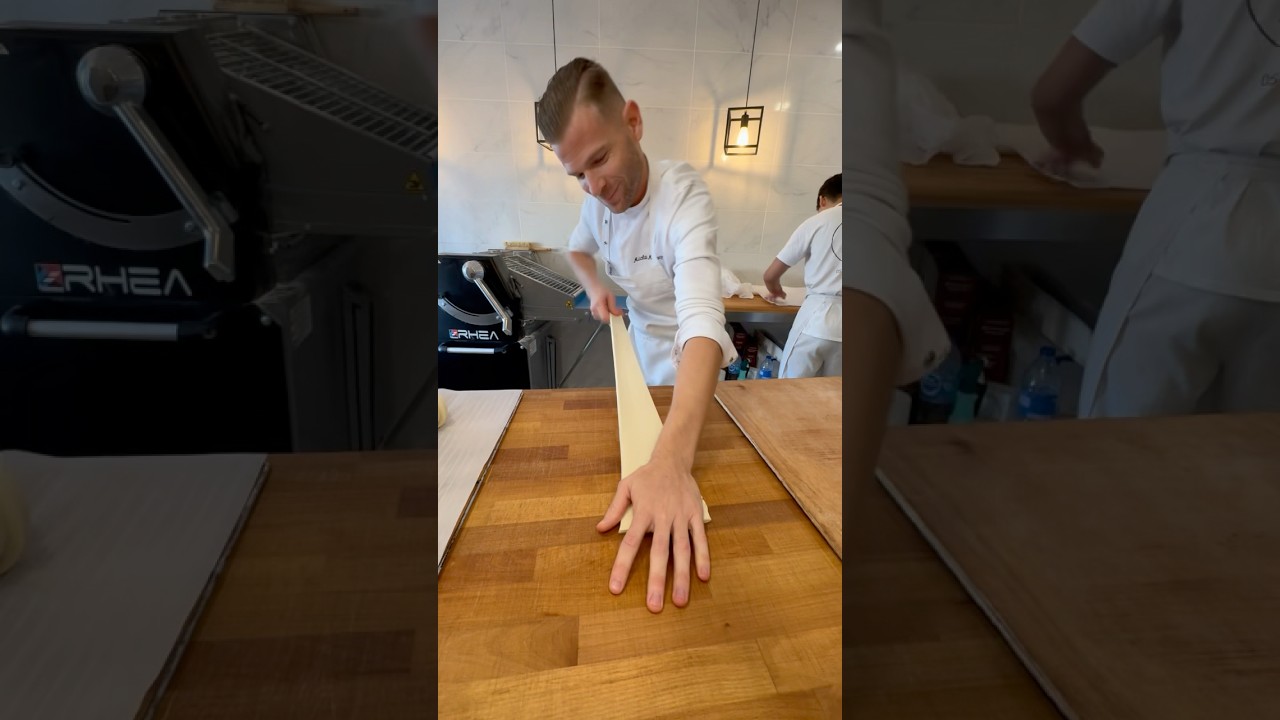 Le sp&eacute;cialiste du CROISSANTS G&Eacute;ANT nous montre sa technique! L&rsquo;art de la viennoiserie #food #bakery