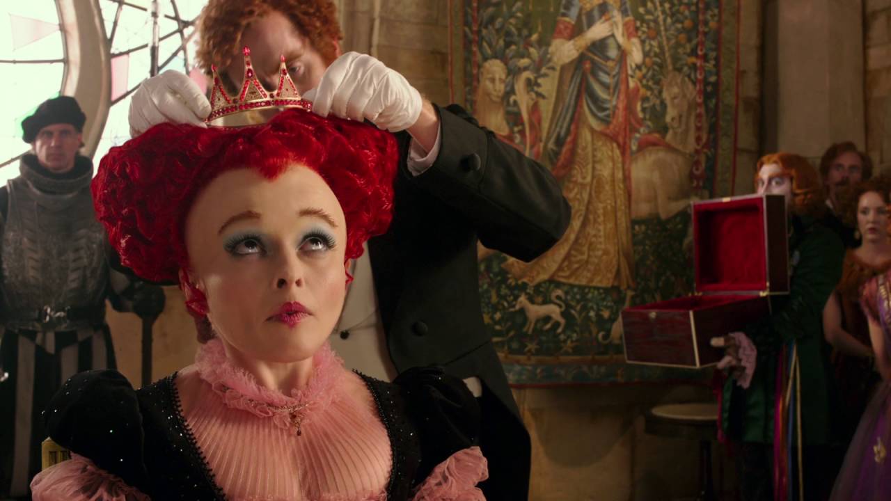 Alice de l'Autre C&ocirc;t&eacute; du Miroir - Extrait : Le couronnement de la Reine Rouge I Disney