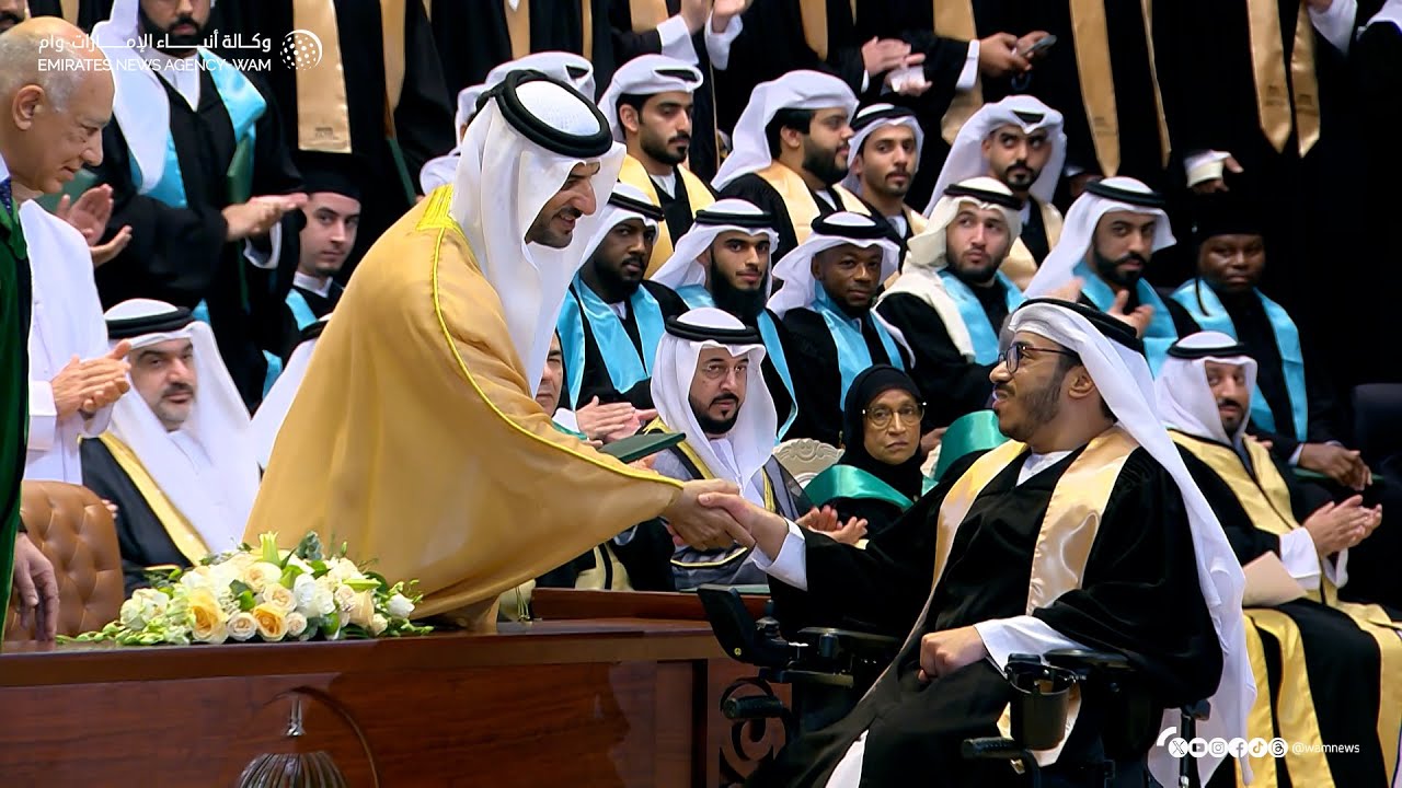 سلطان بن أحمد القاسمي يشهد حفل تخريج طلاب درجة البكالوريوس بجامعة الشارقة