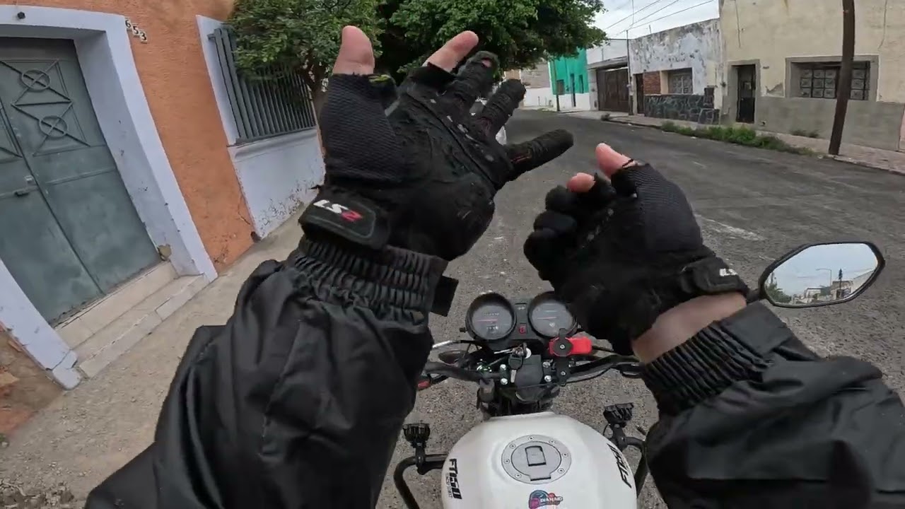Yo no me mojo... Y tú? -- El mejor impermeable para MOTOCICLISTAS