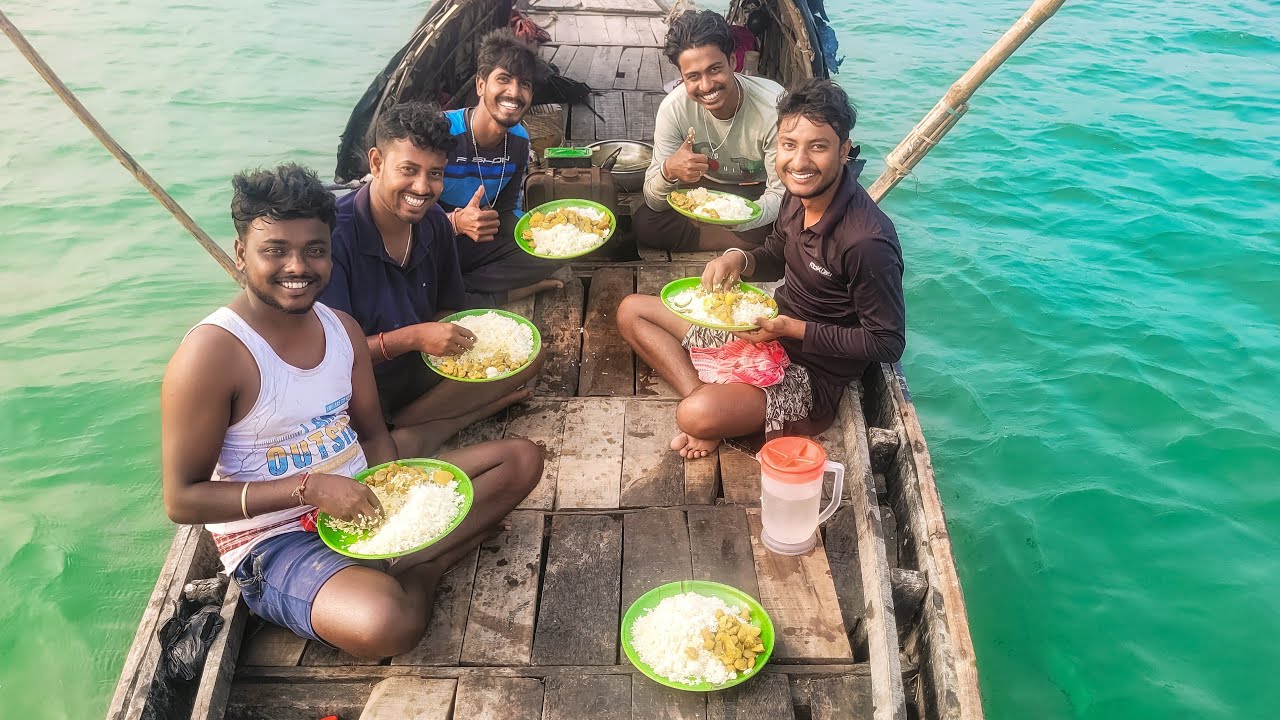 আজ অনেকদিন বাদে সুন্দরবনের হেরোভাঙ্গা নদীতে বড়ঁশি দিয়ে মাছ ধরলাম