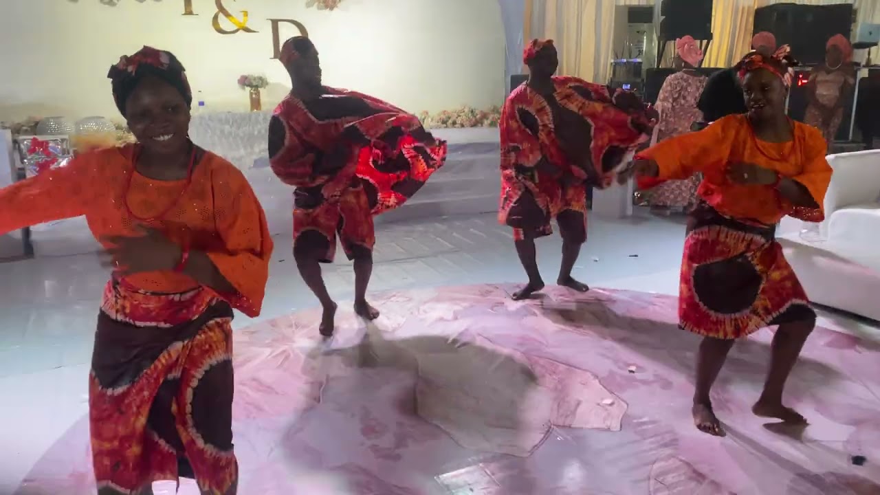 BEST YORUBA TRADITIONAL WEDDING CHANT AND BATA DANCE