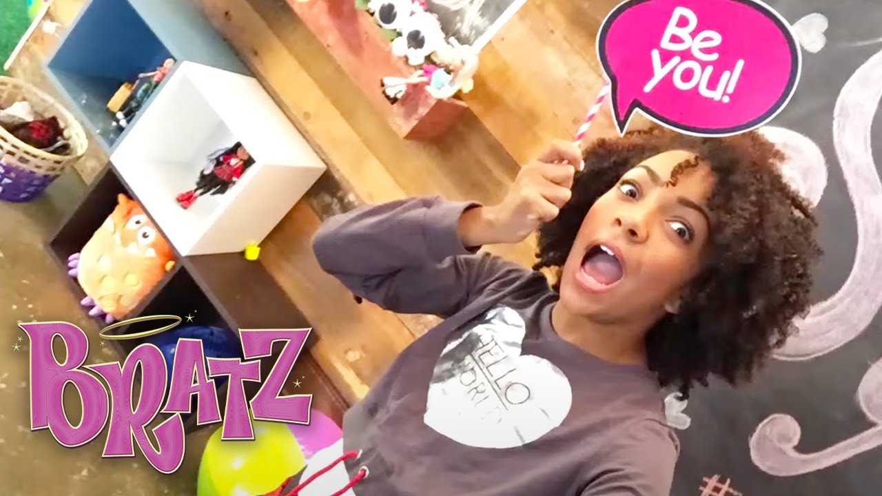 DIY @ Bratz C.I.Y. Shoppe | How To Take Silly Selfies ft. Charlize Glass |  BRATZ