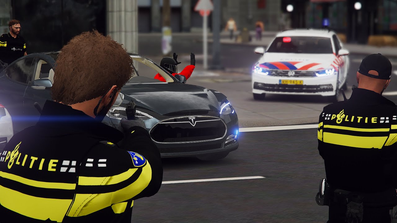 AUTO OVER DE KOP IN ACHTERVOLGING| Politiedienst #46 | Iddo