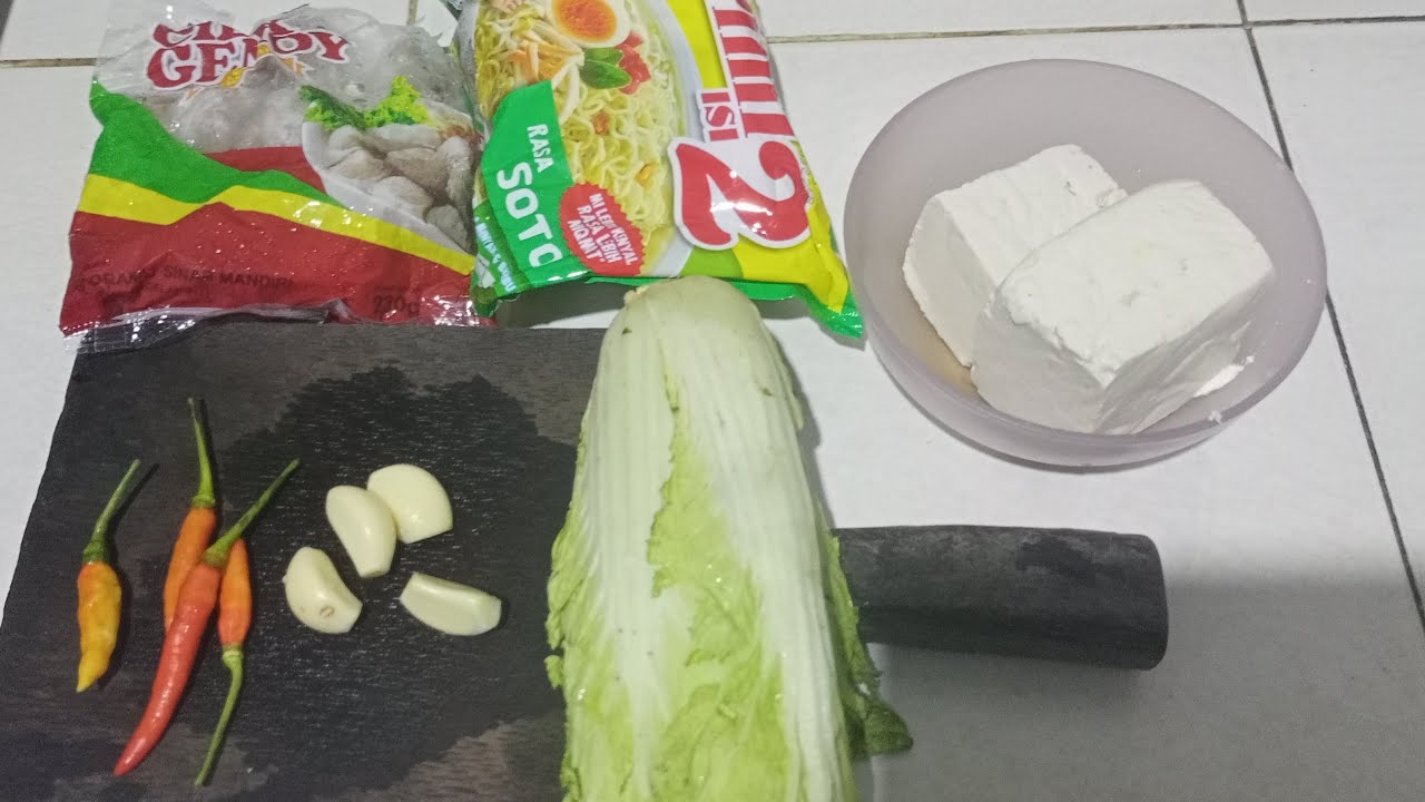 Malam Malam Lapar Masak Mie Soto