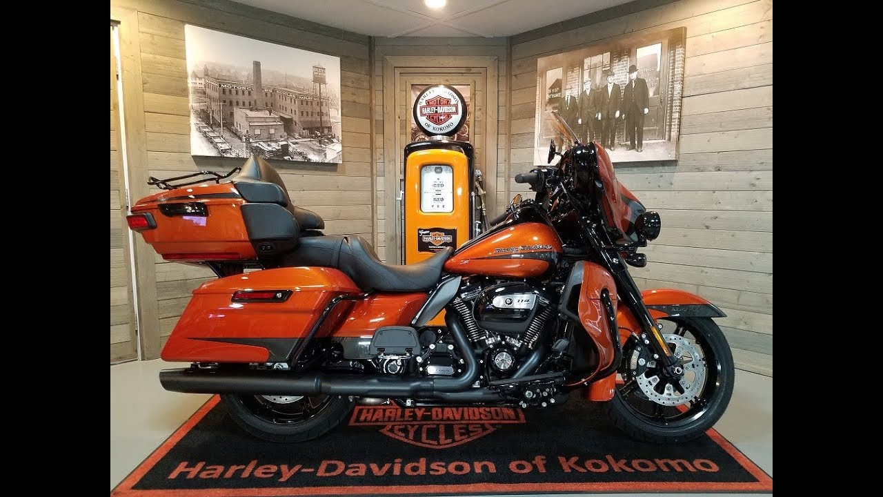 2020 Harley-Davidson Electra Glide Ultra Limited FLHTK-Scorhed Orange and Silver Flux.