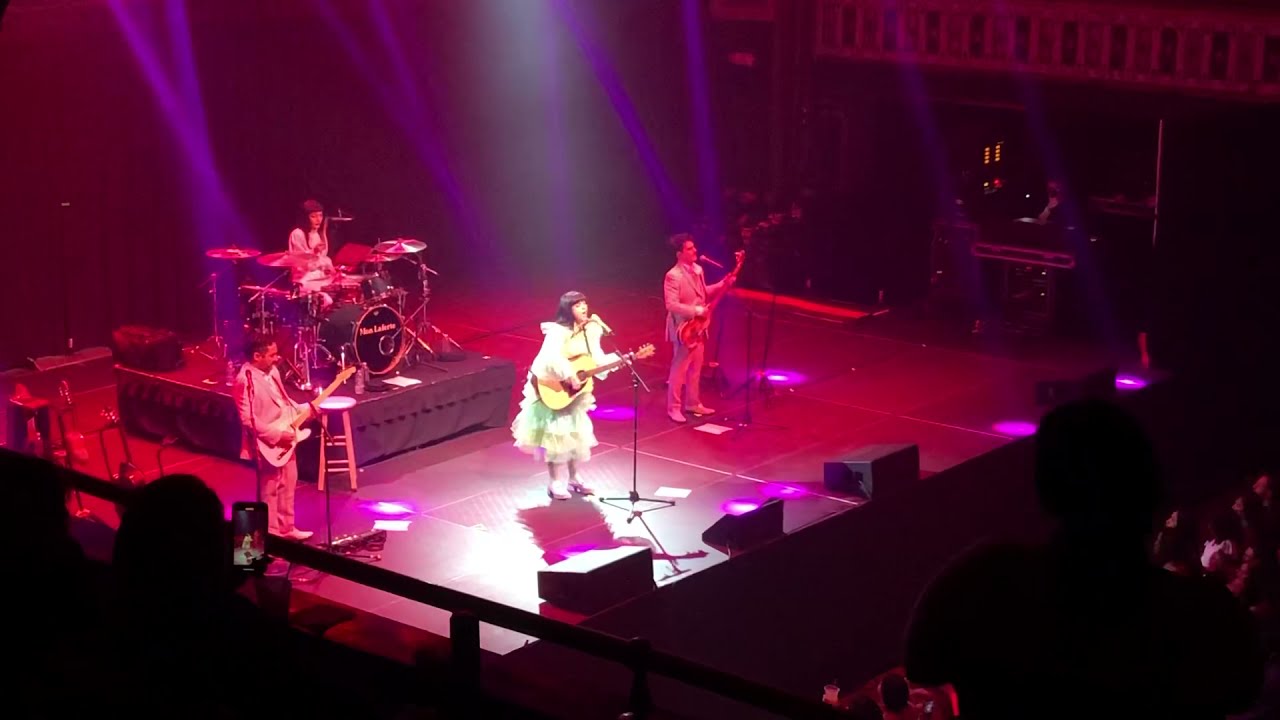 Mon Laferte - Good Boy (17 de Oct. 2021)