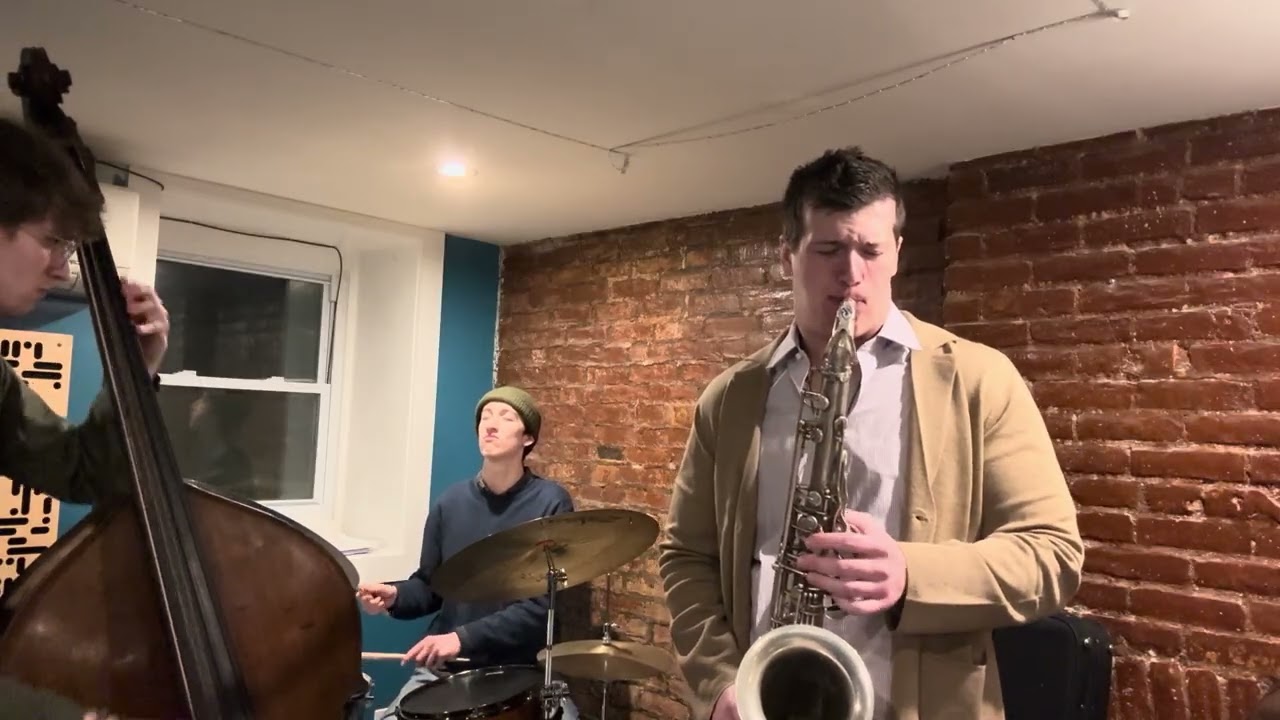Steffan Bello Trio - Wave