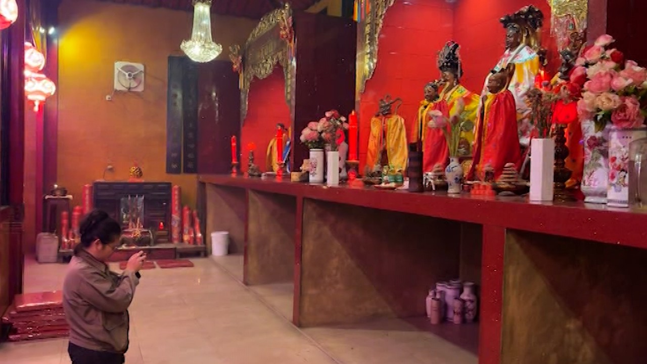 MALAM PERGANTIAN IMLEK 2577 KLENTENG SOETJI NURANI DIPADATI UMAT TRI DHARMA