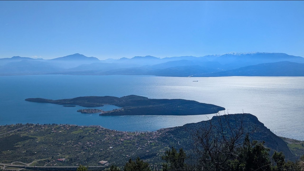 Τριζόνια, το μοναδικό νησί του Κορινθιακού που κατοικείται