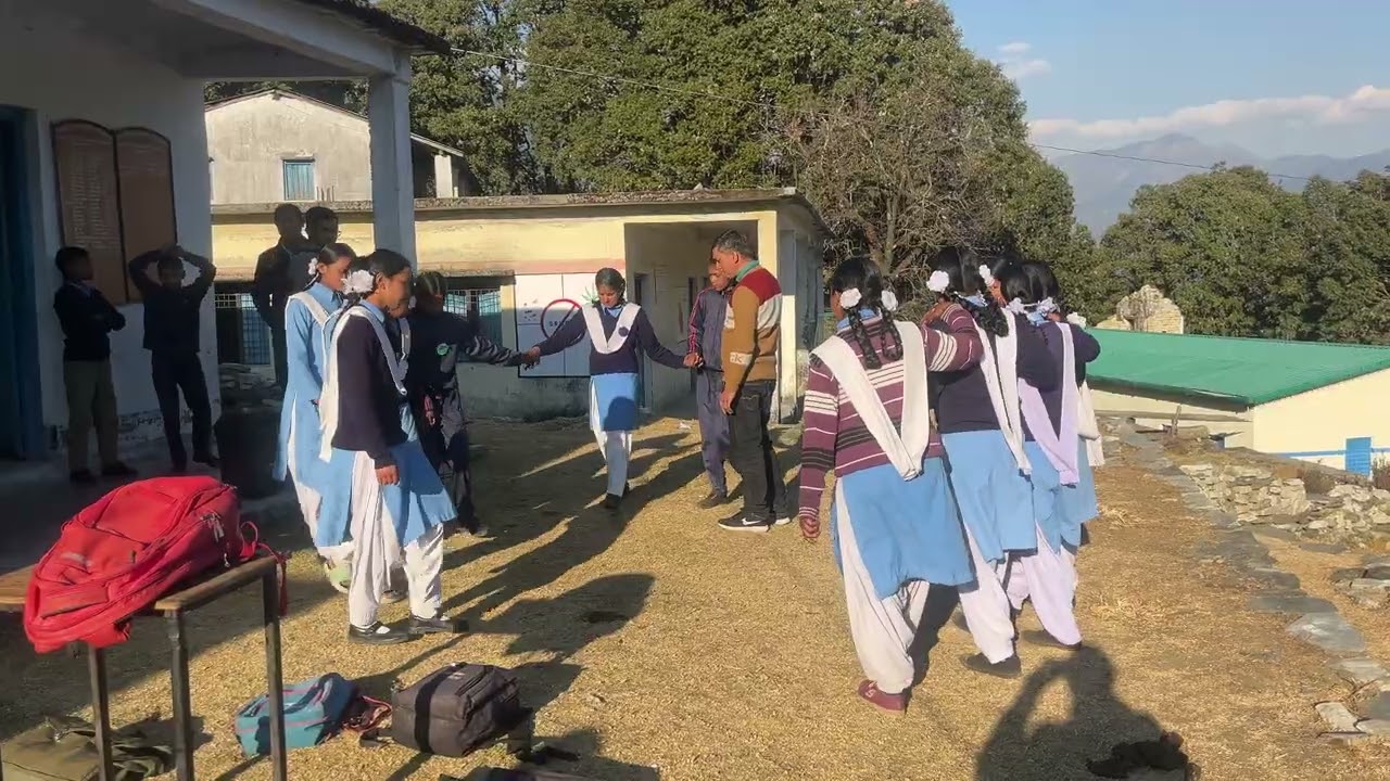 चाँचरी का अभ्यास करते बच्चे 