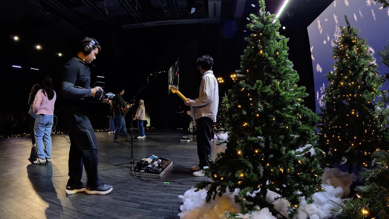 // Sunday Set / Lead Guitar / Oh, It's Christmas / Joy To The World / Bless God / King Of Kings //